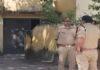 घटनास्थल पर पहुंची पुलिस।