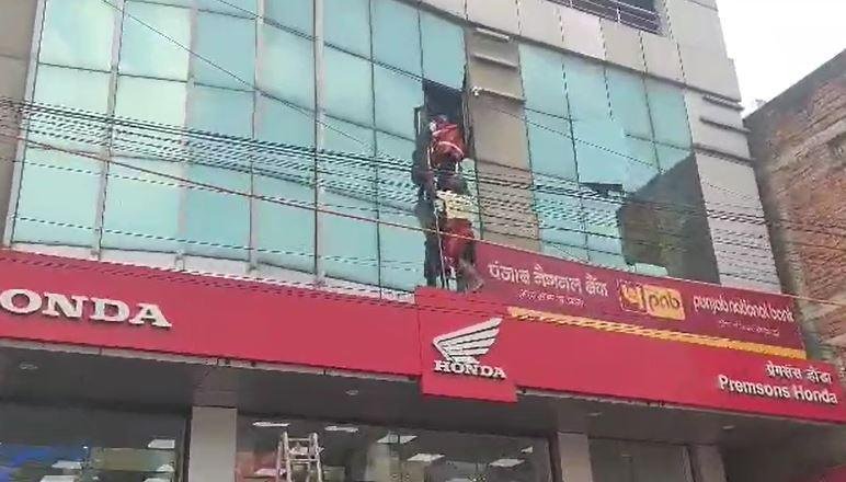 Ranchi Breaking : रांची के इस स्पा सेंटर पर पड़ा पुलिस का छापा, एक महिला हिरासत में...