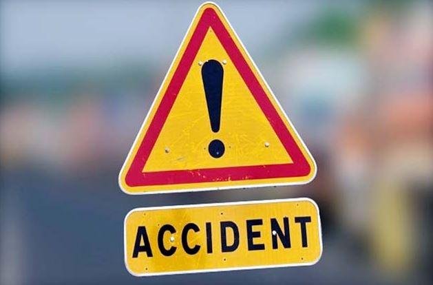 Palamu Road Accident : तेज रफ्तार ट्रक ने एक ही परिवार के तीन को कुचला, दो की मौत...