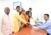 Sindri Assembly Seat : सिंदरी से बीजेपी प्रत्याशी तारा देवी ने नामांकन किया, ढुल्लू महतो रहे मौजूद...