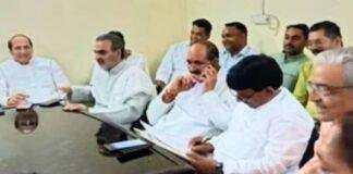 न्यायिक हिरासत के दौरान कोर्ट परिसर में बैठाए गए मंत्री और भाजपा नेतागण