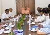 गोरखपुर के निर्माणाधीन आयुष विश्वविद्यालय के संबंध में अधिकारियों की बैठक लेते सीएम योगी।
