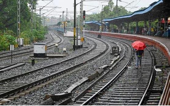 चक्रवात DANA के कारण 15 घंटों के लिए 300 फ्लाइट्स और 550 ट्रेनें कैंसिल 2 22Scope News फाइल फोटो