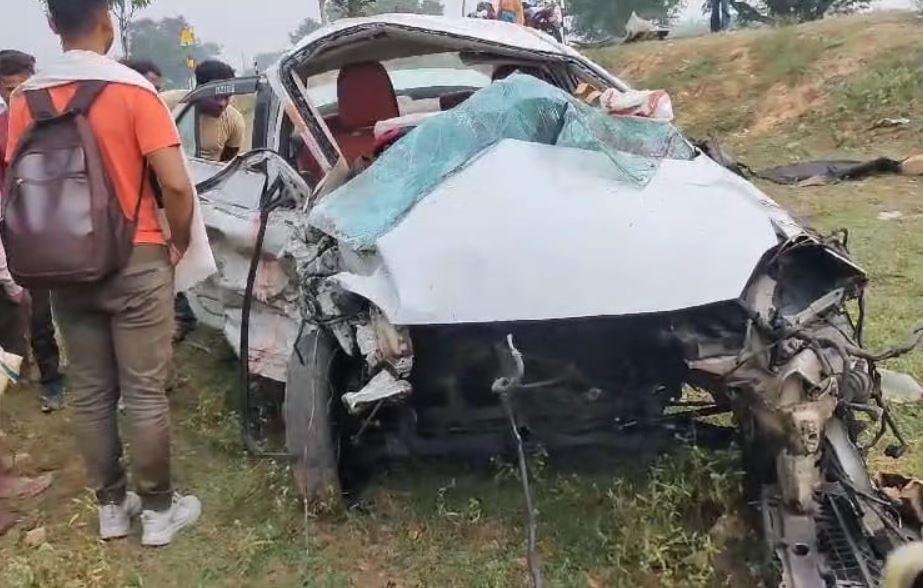 चगज Giridih Accident : गिरिडीह में भीषण सड़क हादसा, डिजायर और बलेनो में टक्कर, तीन की मौके मौत...