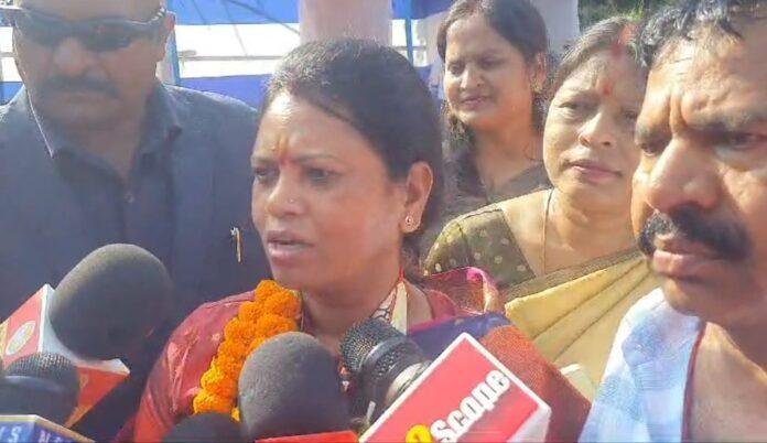 Ramgarh Assembly Seat : रामगढ़ से NDA प्रत्याशी सुनीता चौधरी ने किया नामांकन, सांसद मनीष जायसवाल रहे मौजूद...