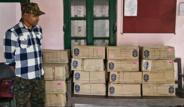 Hazaribagh : उत्पाद विभाग की बड़ी कार्रवाई, 40 पेटी अवैध शराब धराया, चुनाव में...