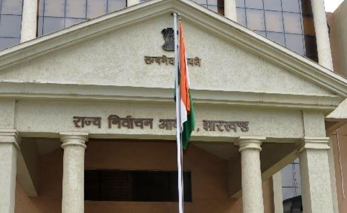 तदीू-min Breaking : मुख्य निर्वाचन पदाधिकारी से मिला JMM का प्रतिनिधिमंडल, ज्ञापन सौंप की ये मांग...