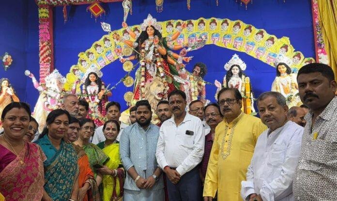 Giridih स्टेशन रोड स्थित सुरो सुंदरी पूजा पंडाल का हुआ उदघाटन, उमड़ी श्रद्धालाओं की भीड़...