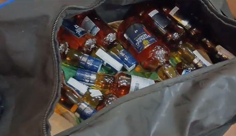 Ramgarh में शराब के काले खेल का पर्दाफाश, भारी मात्रा में अवैध शराब के साथ... 1 22Scope News परूब min 22Scope News