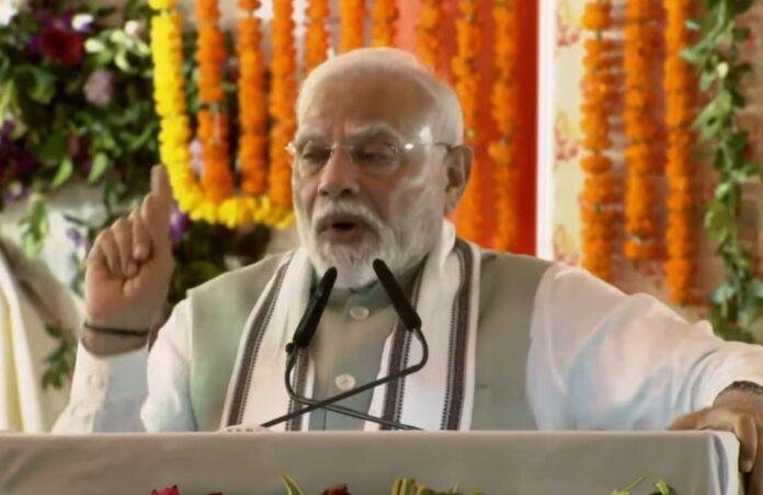 पीएम मोदी ो-min वाराणसी में रविवार को कार्यक्रम को संबोधित करते प्रधानमंत्री नरेंद्र मोदी।