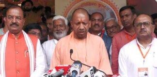 प्रयागराज में रविवार को प्रेस कांफ्रेंस करते सीएम योगी । साथ हैं डिप्टी सीएम और अन्य मंत्रीगण।