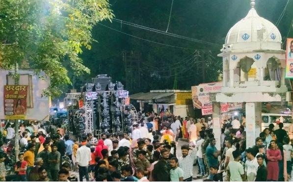 बहराइच में बुलडोजर कार्रवाई पर 15 दिनों की रोक, नप गए एएसपी, सीएम योगी सख्त बहराइच हिंसा के दौरान की फोटो
