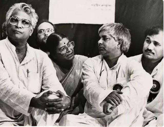 Supreme Decision से बिहार की सियासत में फिर सुर्खियों में लालू यादव लेकिन बढ़ी उनकी सियासी चिंताएं | 22Scope News बिहार के सियासत की यह दुर्लभ फोटो अनकहे ही बहुत कुछ बयां करने को काफी है।