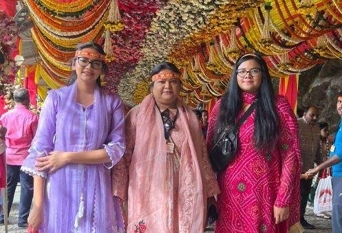 अपनी बेटियों संग सीता सोरेन। 