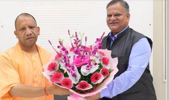 यूपी में निवेश बढ़ाने को अनूठी पहल, होगा डीएम-कमिश्नर के प्रयासों का मूल्यांकन 3 22Scope News सीएम योगी संग यूपी के मुख्य सचिव मनोज सिंह।