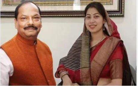 राज्यपाल रघुबर दास के साथ उनकी बहू पूर्णिमा दास। 