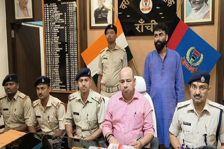 Ranchi से कई मामलों में फरार साइको किलर गिरफ्तार, कई थानों की पुलिस कर रही थी तलाश...