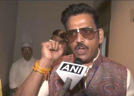 पटना में भाजपा सांसद रवि किशन शुक्ला
