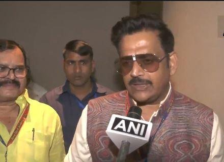 पटना में भाजपा सांसद रवि किशन शुक्ला