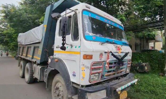 Bokaro में खनन विभाग की बड़ी कार्रवाई, हाईवा और ट्रैक्टर जप्त...