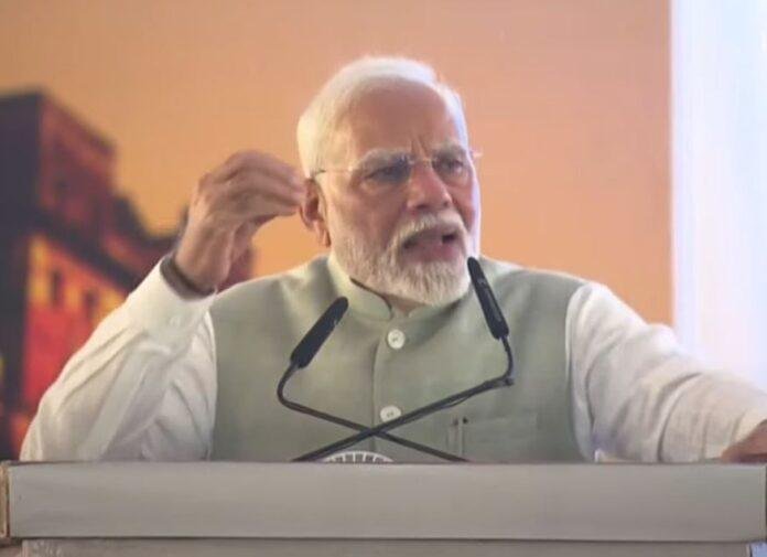 वाराणसी के कार्यक्रम में पीएम मोदी