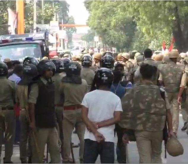 बहराइच में बुलडोजर कार्रवाई पर 15 दिनों की रोक, नप गए एएसपी, सीएम योगी सख्त बहराइच में चप्पे-चप्पे पर है फोर्स की तैनाती
