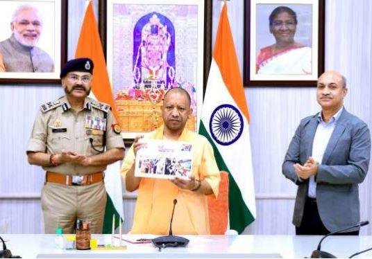 CM Yogi का फैसला – यूपी में तय होंगे ई-रिक्शा के रूट, नाबालिग नहीं चला पाएंगे | 22Scope News लखनऊ में पुलिस उच्चाधिकारियों की बैठक में सीएम योगी आदित्यनाथ।