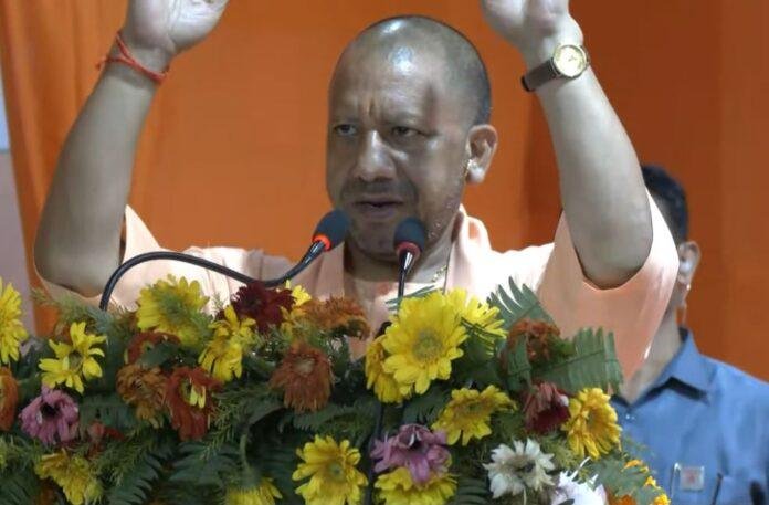 वाराणसी के भारत सेवाश्रम संघ में CM Yogi