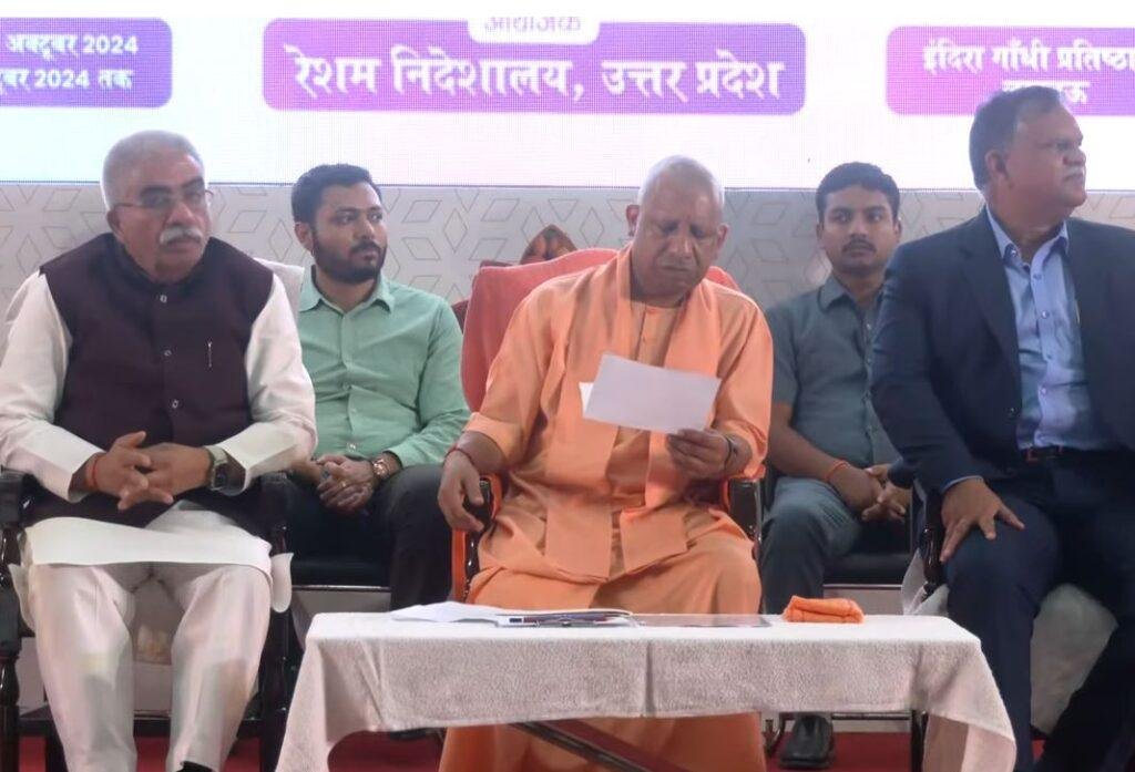 U.P. के काशी और आजमगढ़ में रेशम उद्योग अपार संभावनाएं, बोले CM Yogi 1 22Scope News यूपी सिल्क एक्सपो -24 के शुभारंभ समारोह में सीएम योगी आदित्यनाथ।