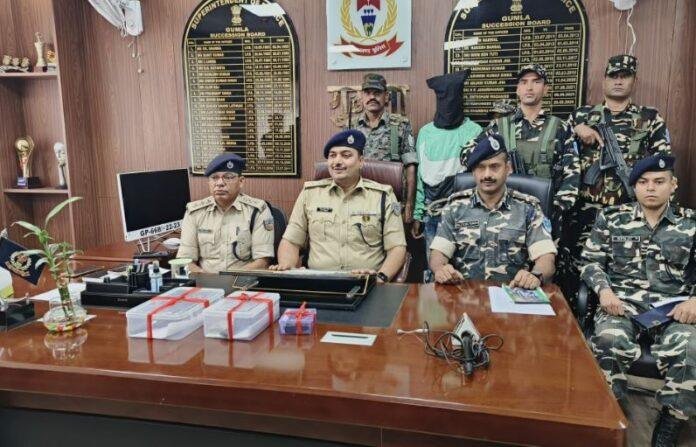 Gumla : झांगुर गुट का सदस्य हथियार के साथ गिरफ्तार, लेवी और दहशत के लिए पिस्टल और...