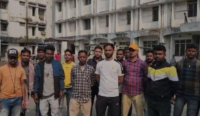 Bokaro : पोलिंग पार्टी के बस के धक्के से साइकिल सवार की मौत, परिजनों ने कर दी ये मांग...