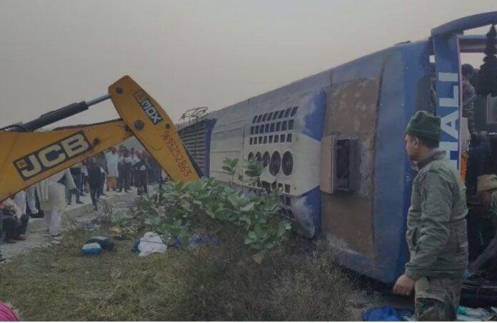 बरकट्ठा के गोरहर में कोलकाता से पटना जा रही वैशाली बस पलटी,पांच लोगों की मौत,एक दर्जन से अधिक घायल