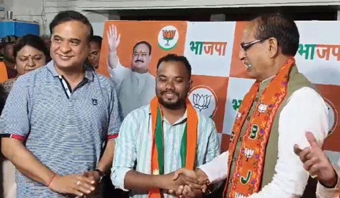 140000000024 झारखंड चुनाव: मुख्यमंत्री हेमंत सोरेन को झटका, बारहेट से प्रस्तावक मंडल मुर्मू ने थामा भाजपा का हाथ