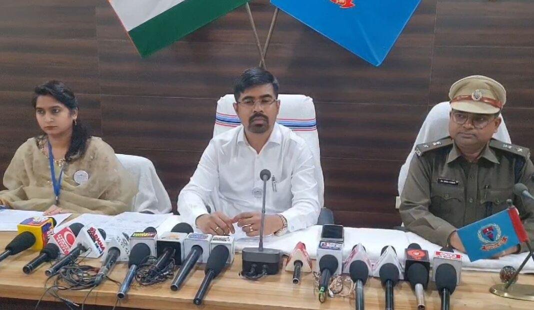 Giridih : दूसरे फेज में शांतिपूर्ण चुनाव के लिए CRPF की 111 कंपनियां रहेगी तैनात-डीसी
