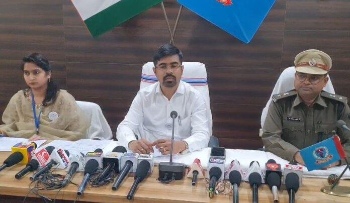 Giridih : दूसरे फेज में शांतिपूर्ण चुनाव के लिए CRPF की 111 कंपनियां रहेगी तैनात-डीसी