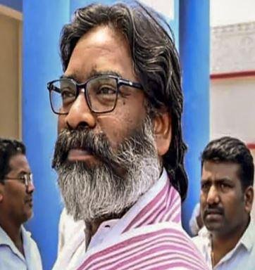 6040 बरहेट के मतदाताओं का उत्साह: मतदान से पहले उमड़ी भारी भीड़