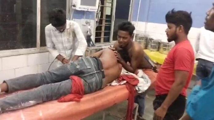 5 रुपए को लेकर दुकानदार ने ग्राहक को मारी चाकू