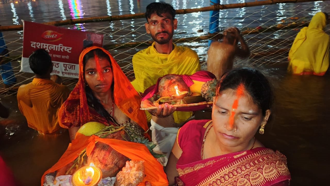 4 दिवसीय महापर्व छठ संपन्न, बिहार के हर जिलों से लाखों व्रतियों ने उदीयमान सूर्य का दिया अर्घ्य