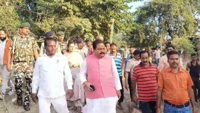 BJP MP Pradeep Kumar सांसद प्रदीप सिंह ने फारबिसगंज में छठ घाट का किया निरीक्षण