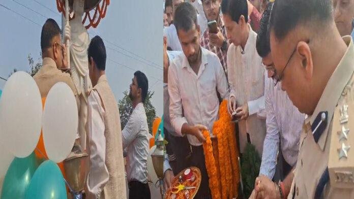 Banka गांधी चौक पर महात्मा गांधी की नई प्रतिमा का DM और SP ने किया अनावरण