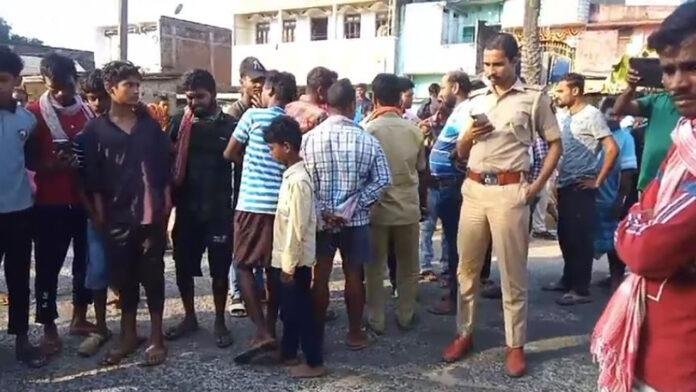 हाइवा के चपेट में आने से एक स्कूली छात्रा की मौत