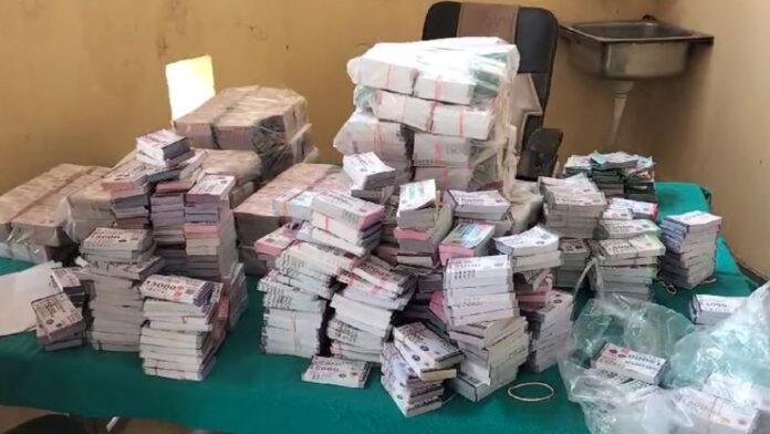 लाखों रुपए के लॉटरी के साथ कारोबारी गिरफ्तार
