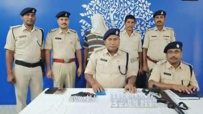 मामूली विवाद में फायरिंग के बाद पुलिस का एक्शन, हथियार के साथ युवक गिरफ्तार