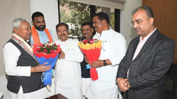 बिहार विधानसभा उपचुनाव : चारों सीटों पर जीत से गदगद NDA के बड़े नेता पहुंचे CM आवास