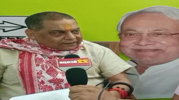 नीरज का तेजस्वी पर तंज, कहा- सुभाष के अलावा RJD को नहीं मिला कोई आदिवासी उम्मीदवार