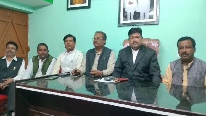 विपक्ष आरक्षण को लेकर सरकार को सदन के साथ-साथ बाहर भी घेरने की तैयारी में जुटी