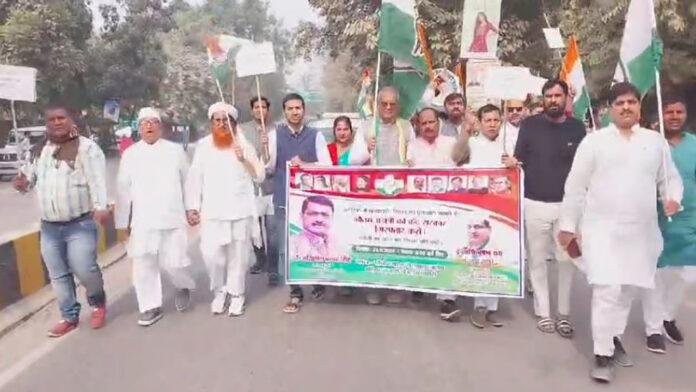 अदानी की गिरफ्तारी की मांग को लेकर मोतिहारी में कांग्रेस का प्रदर्शन