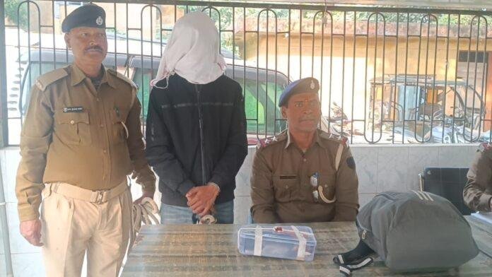 कोर्ट परिसर में बड़ी घटना देने के फिराक में थे युवक, सुरक्षा कर्मी ने किया गिरफ्तार