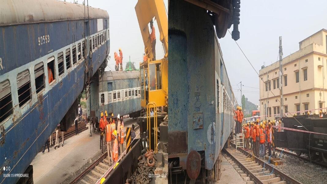 रेल दुर्घटना में कोच के ऊपर चढ़ गया दूसरा कोच, कई हुए घायल