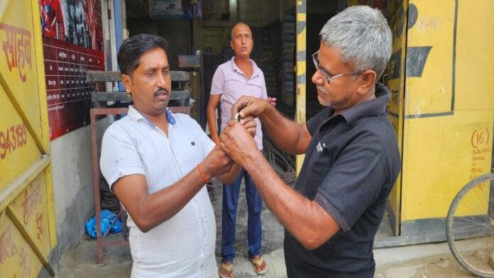 एक ही रात में टूटे 3 दुकानों के ताले, मचा हड़कंप, चोर CCTV में कैद